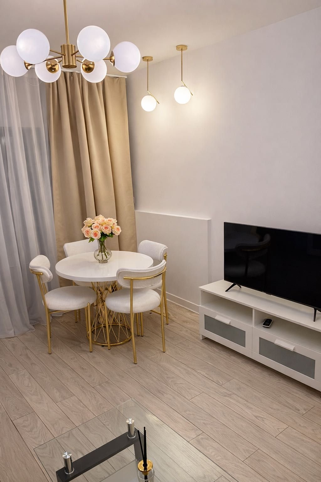 Apartament cu parcare și 2 balcoane în Pipera