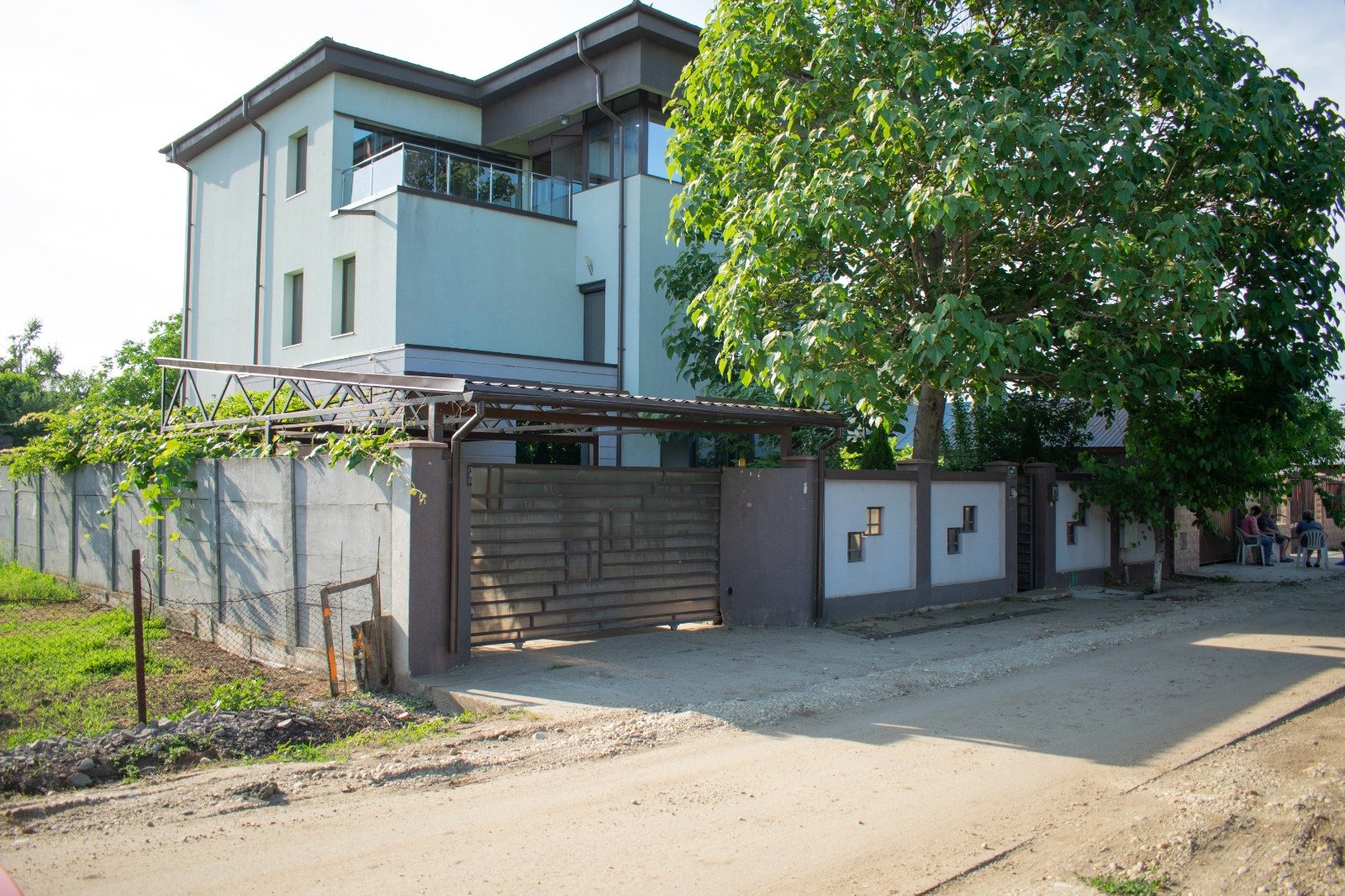 VILA Darza -350 mp utili \ 700 mp teren\ 6 camere\4 bai -278000 E negociabil