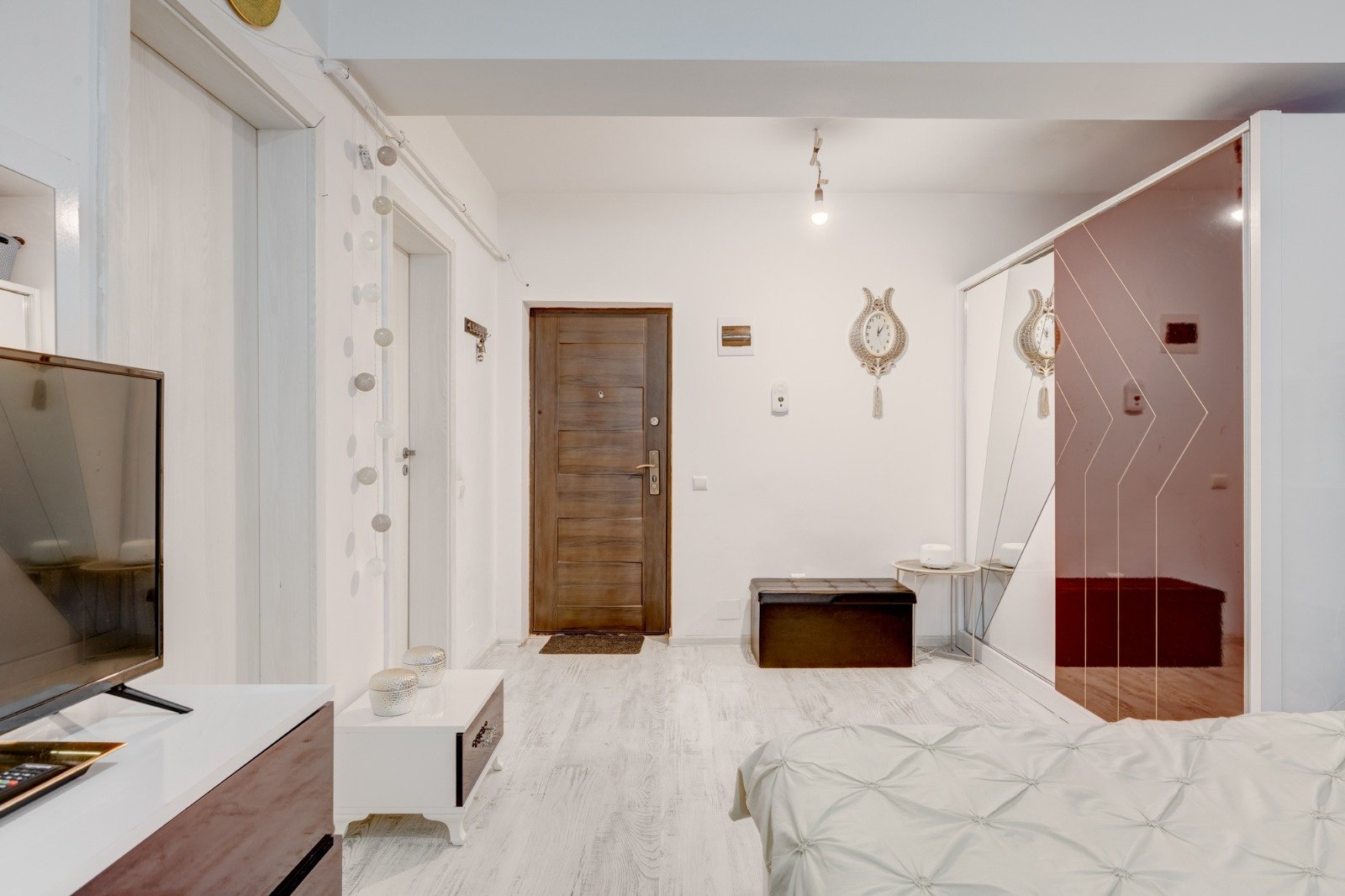 Garsoniera - Militari  Residence - Weinner Palada - demisol