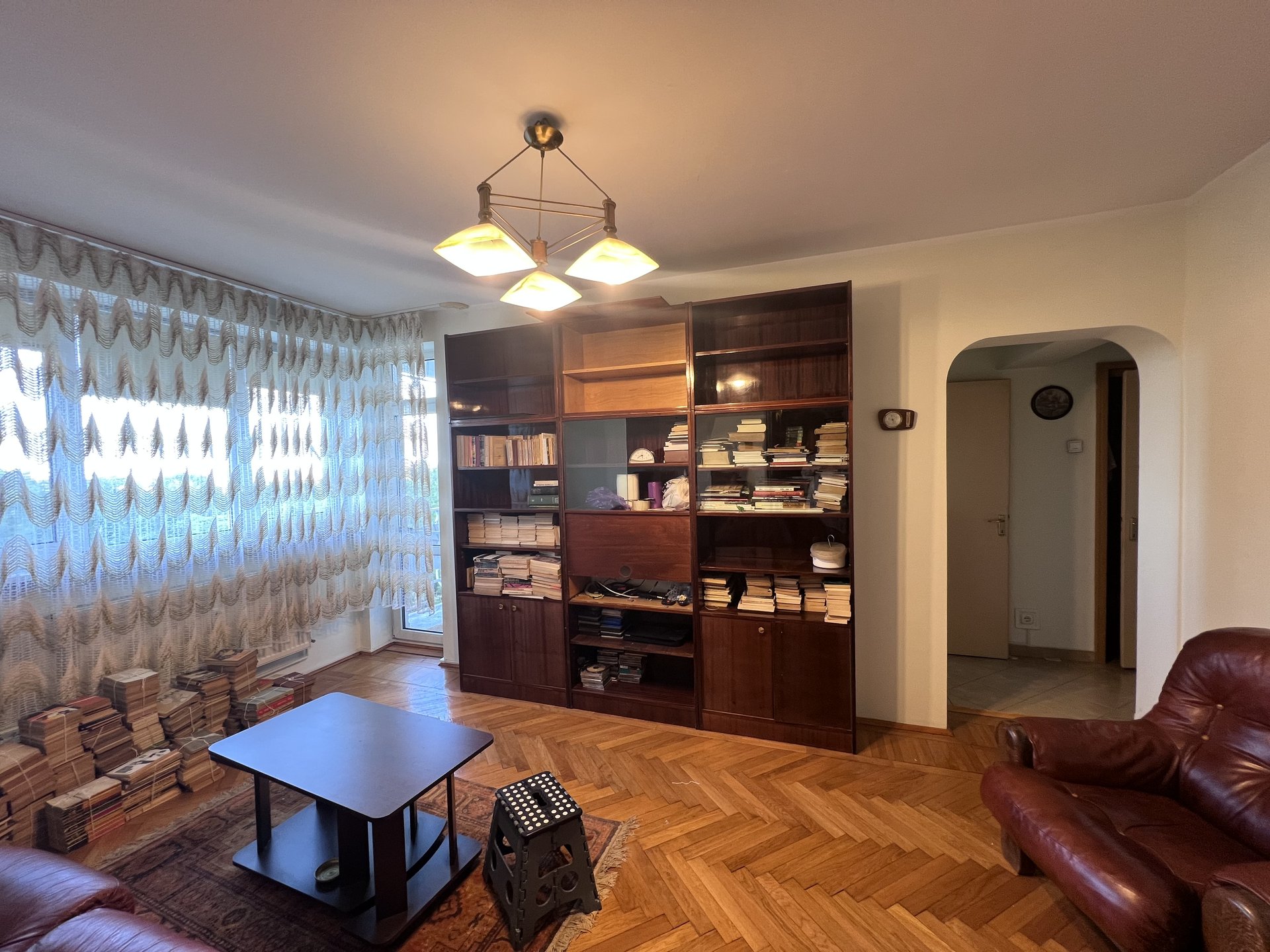 Apartament 3 camere Cotroceni, etaj 4, mobilat parțial