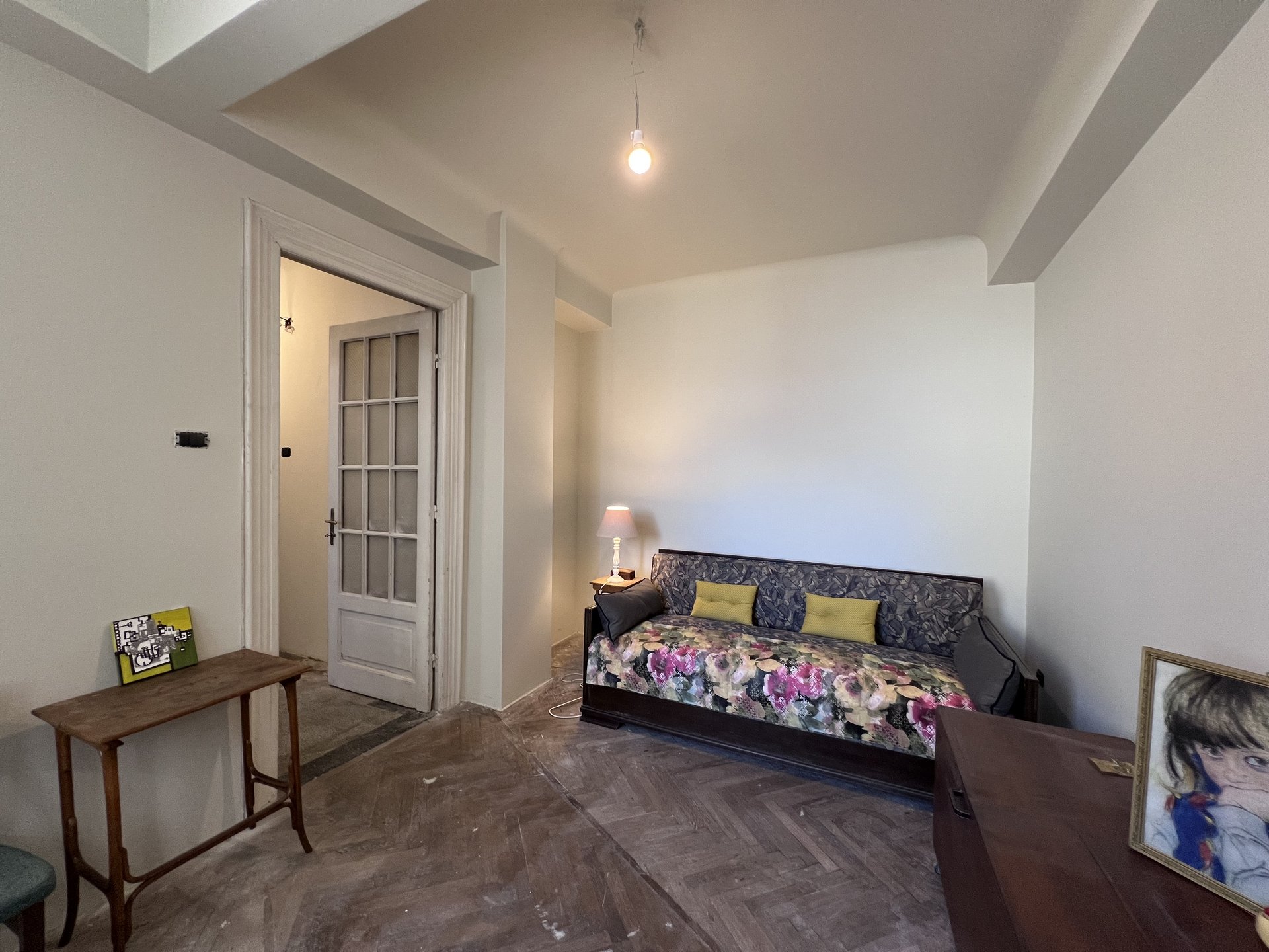 Apartament 3 camere semidecomandat. Palatul Agricola-Fonciera.