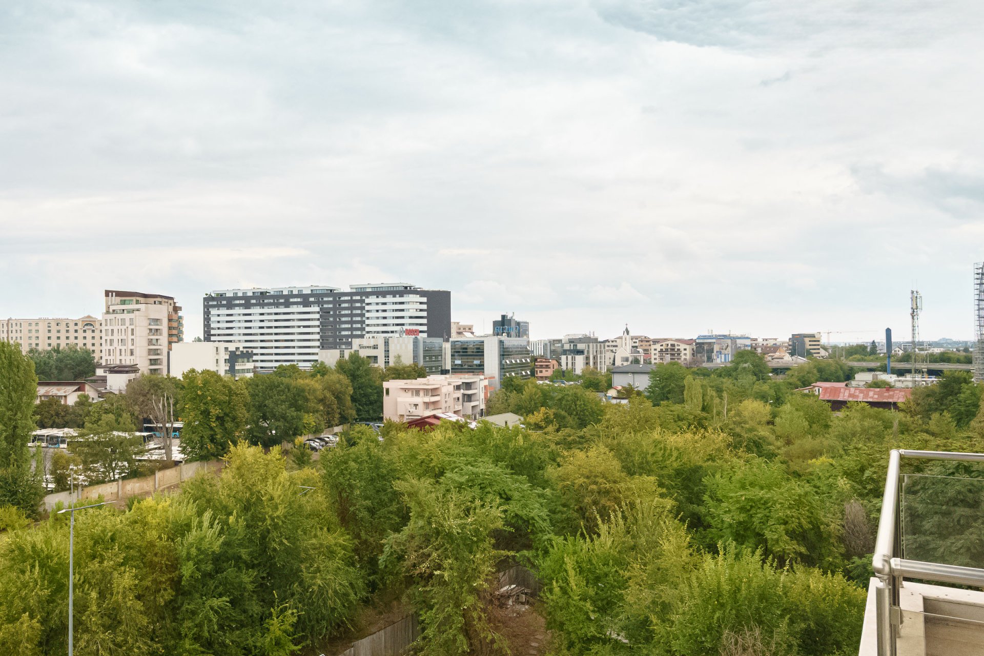 Șoseaua Nordului: Herastrau apartament 3600 euro + tva cu parcare subterană